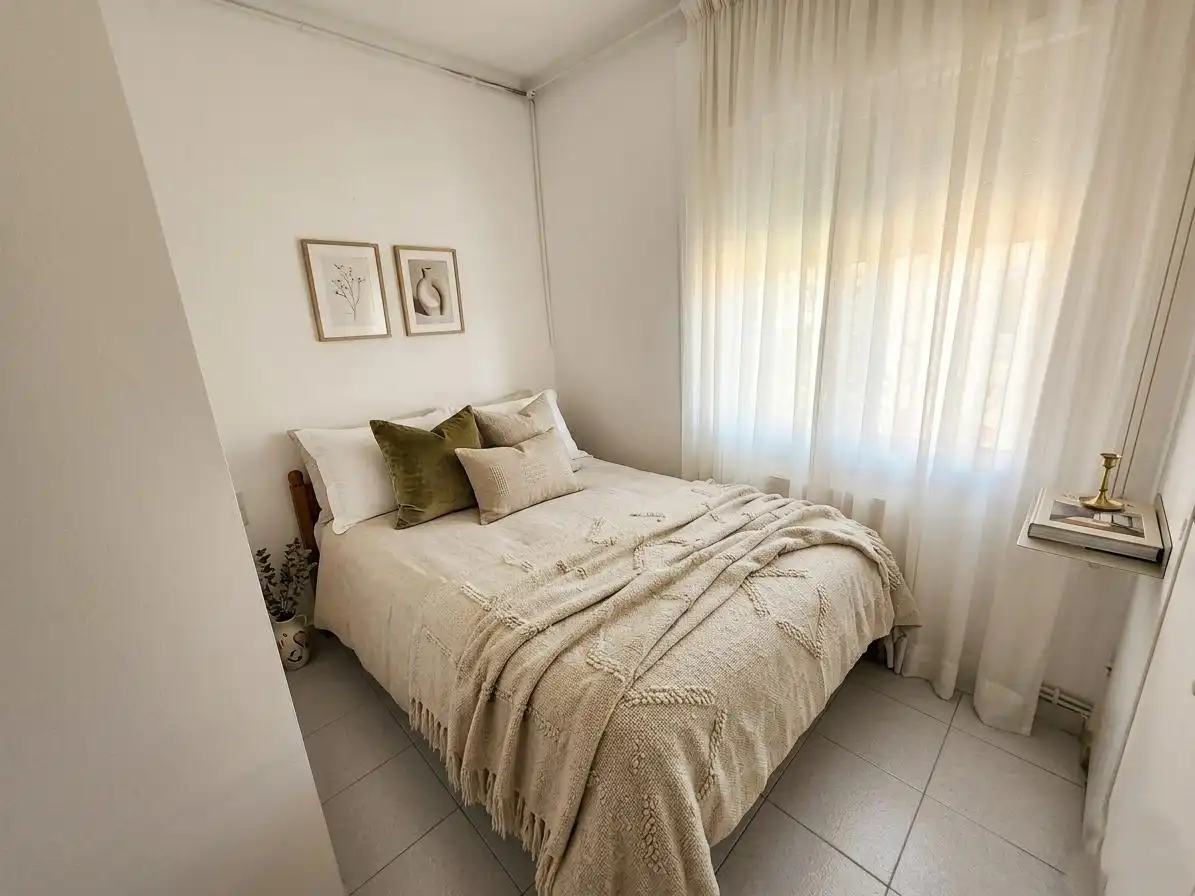 Bedroom of Flat for sale in Sabadell