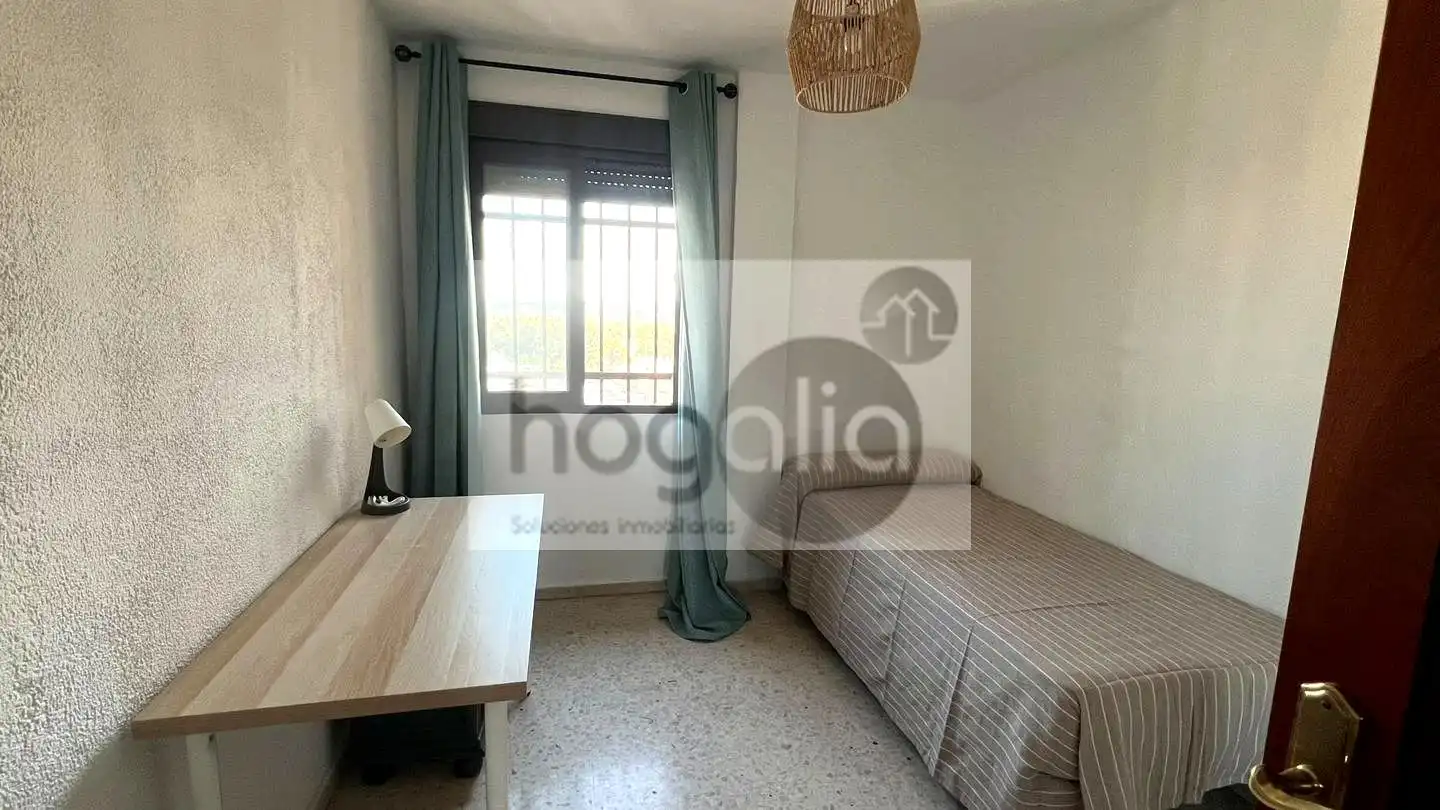 Bedroom of Flat for rent in Sevilla  with Air Conditioner, Terrace and Furnished
