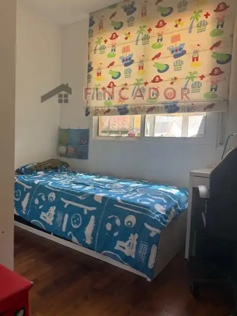 Habitación de Casa adosada en venta en Barcelona con Aire acondicionado, Calefacción y Parquet