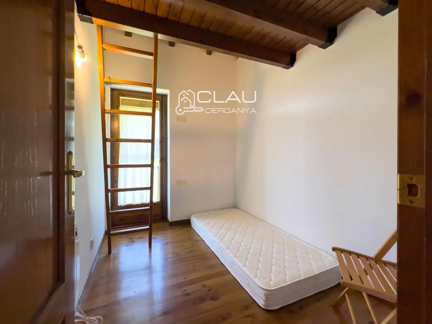 Schlafzimmer von Einfamilien-Reihenhaus zur Miete in Isòvol mit Heizung, Parkett und Terrasse