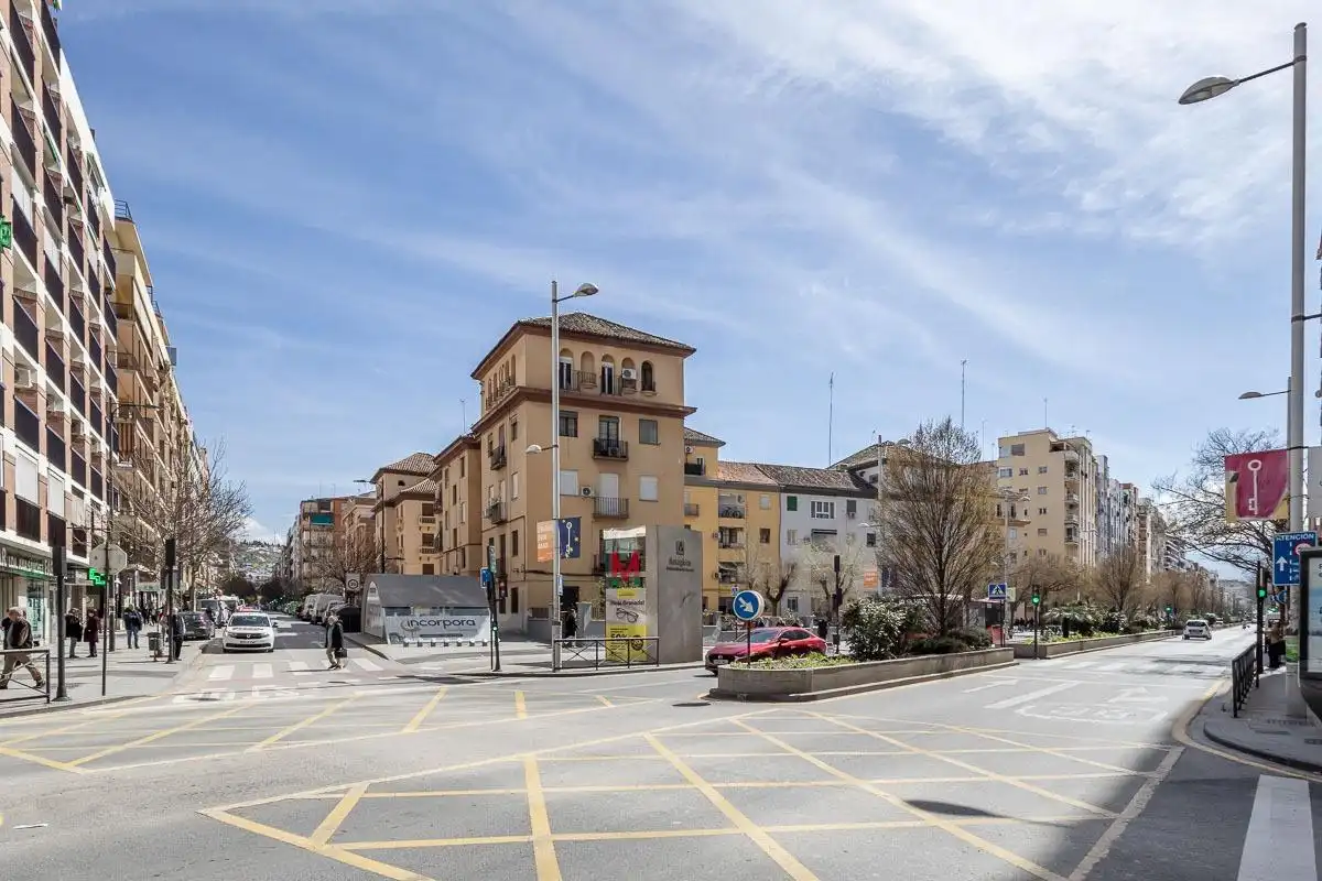 Vista exterior de Piso de alquiler en Granada con Aire acondicionado, Amueblado y Balcón