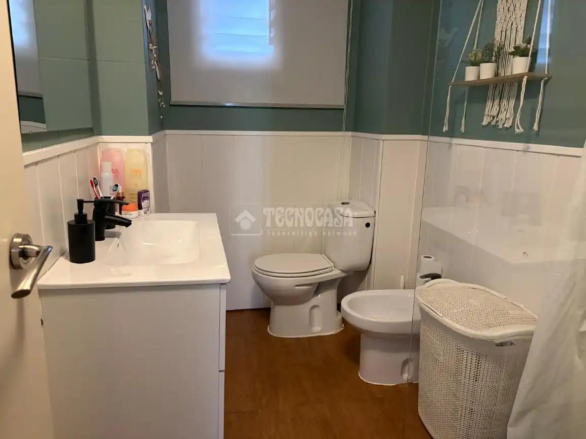 Bathroom of Flat for sale in Sevilla  with Air Conditioner