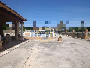 Detached house with pool for sale in Centro