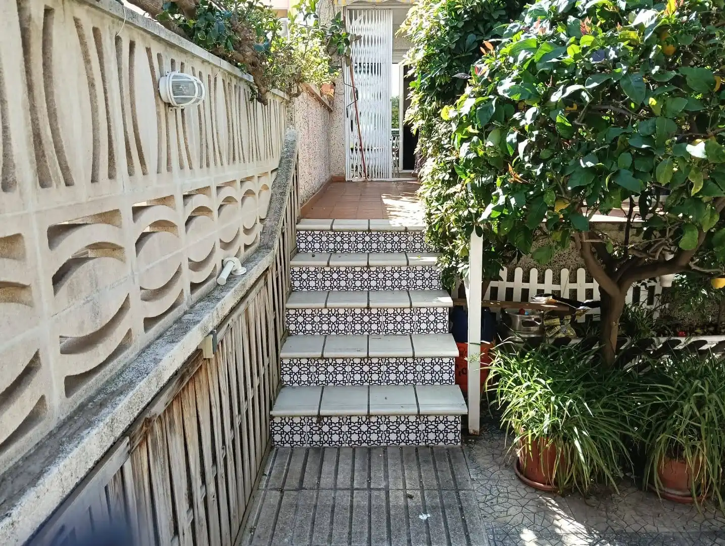 Vista exterior de Piso en venta en Cunit con Aire acondicionado, Jardín privado y Terraza
