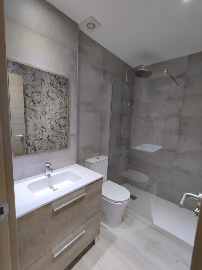 Bany de Apartament en venda en Getafe amb Aire condicionat, Calefacció i Moblat