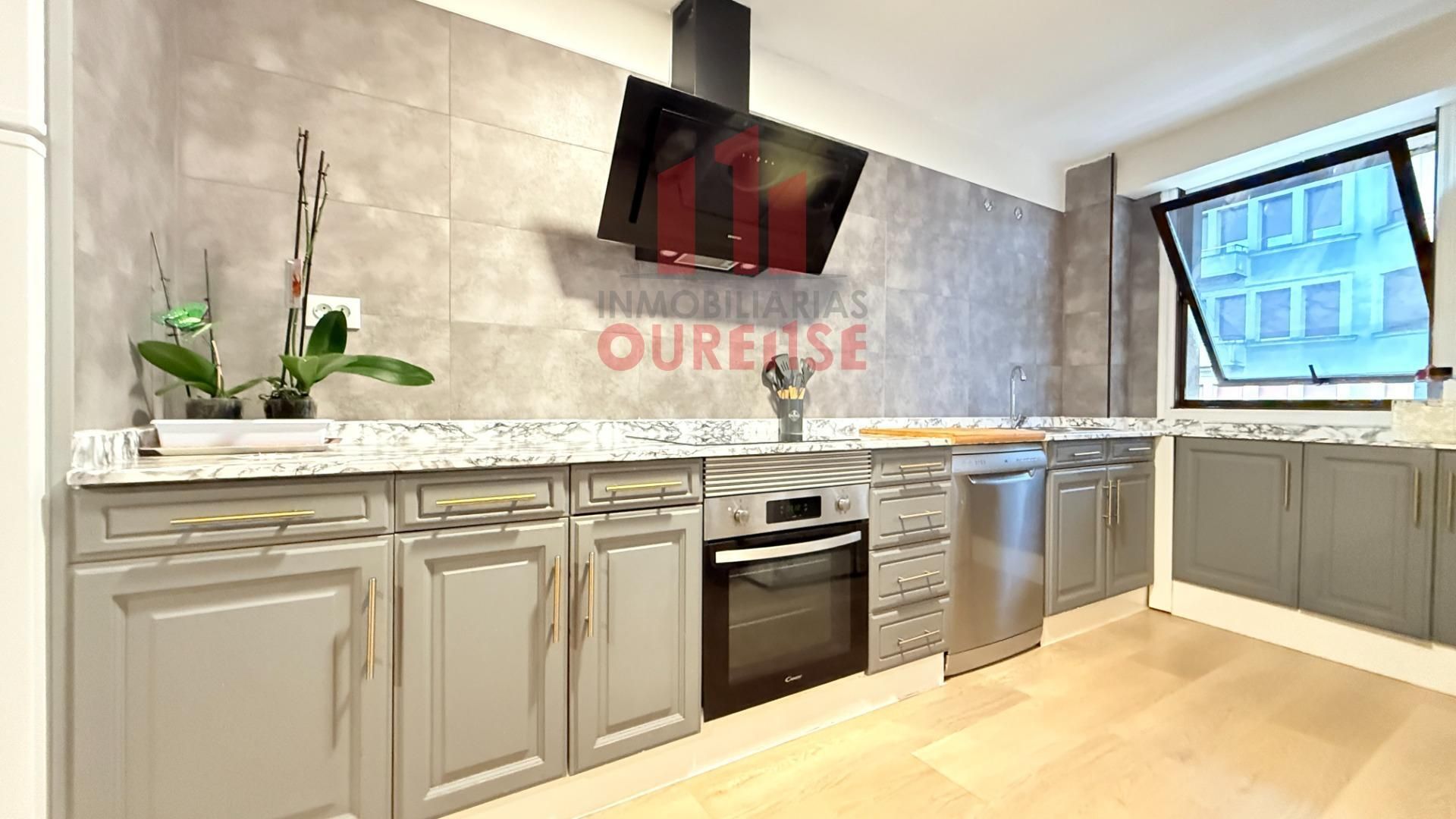 Cocina de Piso en venta en Ourense Capital  con Calefacción y Trastero