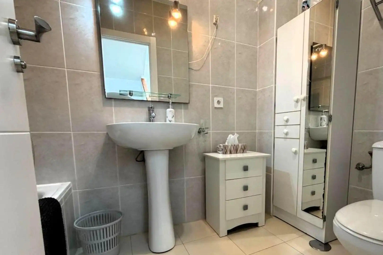 Badezimmer von Einfamilien-Reihenhaus zum Verkauf in Torrevieja mit Klimaanlage, Heizung und Terrasse