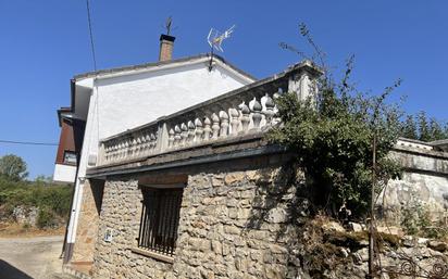 Vista exterior de Casa o xalet en venda en Merindad de Sotoscueva amb Terrassa i Balcó