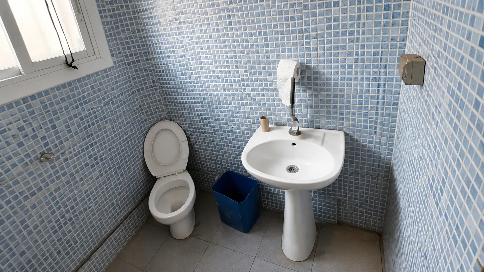 Bathroom of Industrial buildings for rent in Badalona