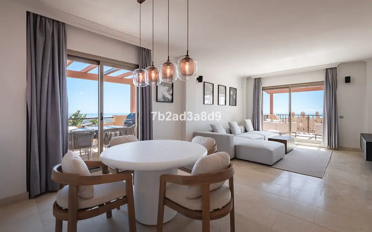Sala d'estar de Àtic en venda en Estepona amb Aire condicionat, Terrassa i Moblat