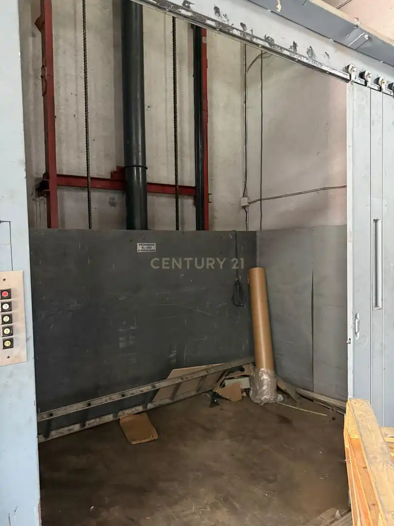 Industrial building with lift for sale in Zona Industrial, imagen 18