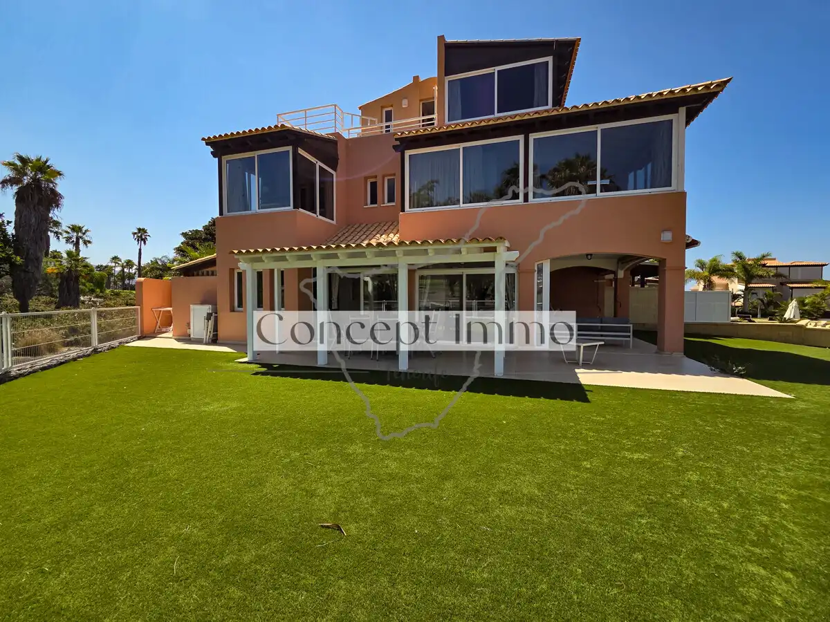Detached homes for sale in Calle Tajore, Playa de Fañabé