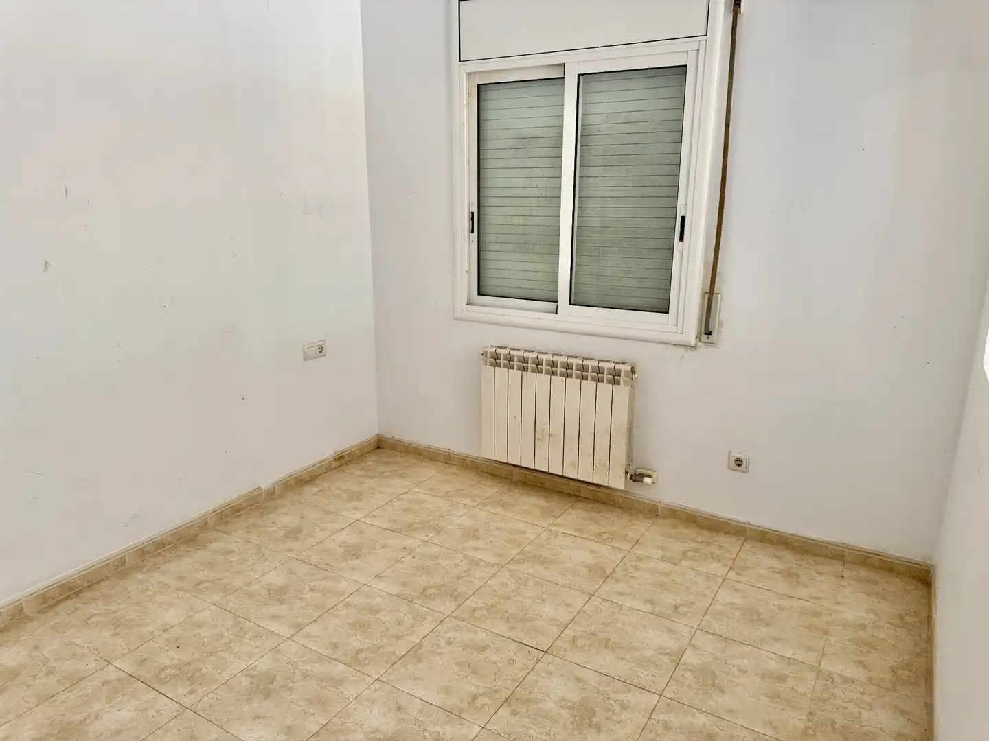 Schlafzimmer von Einfamilien-Reihenhaus zum Verkauf in Calafell mit Heizung, Privatgarten und Terrasse