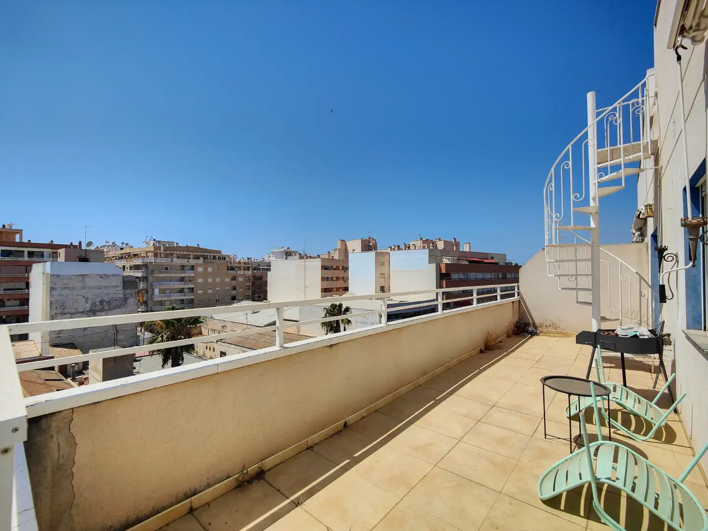 Terrasse von Dachboden zur Miete in Torrevieja mit Terrasse, Möbliert und Ofen
