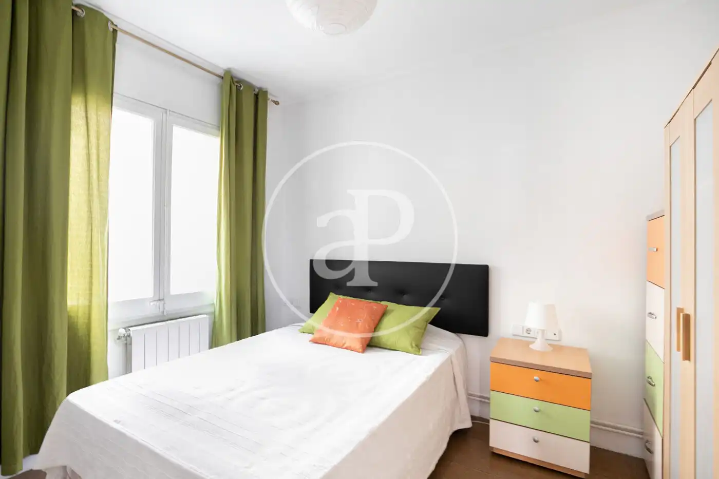 Schlafzimmer von Wohnung zum Verkauf in Barcelona mit Klimaanlage, Heizung und Terrasse