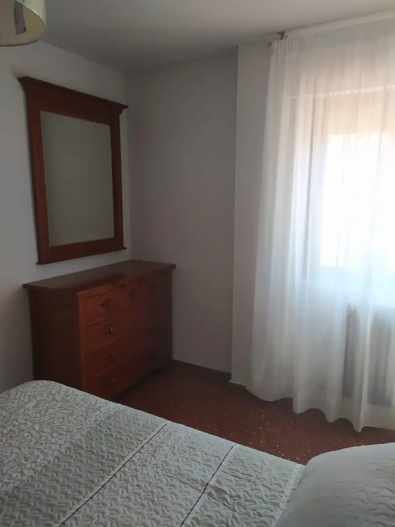 Schlafzimmer von Wohnung zur Miete in Granada mit Heizung und Möbliert