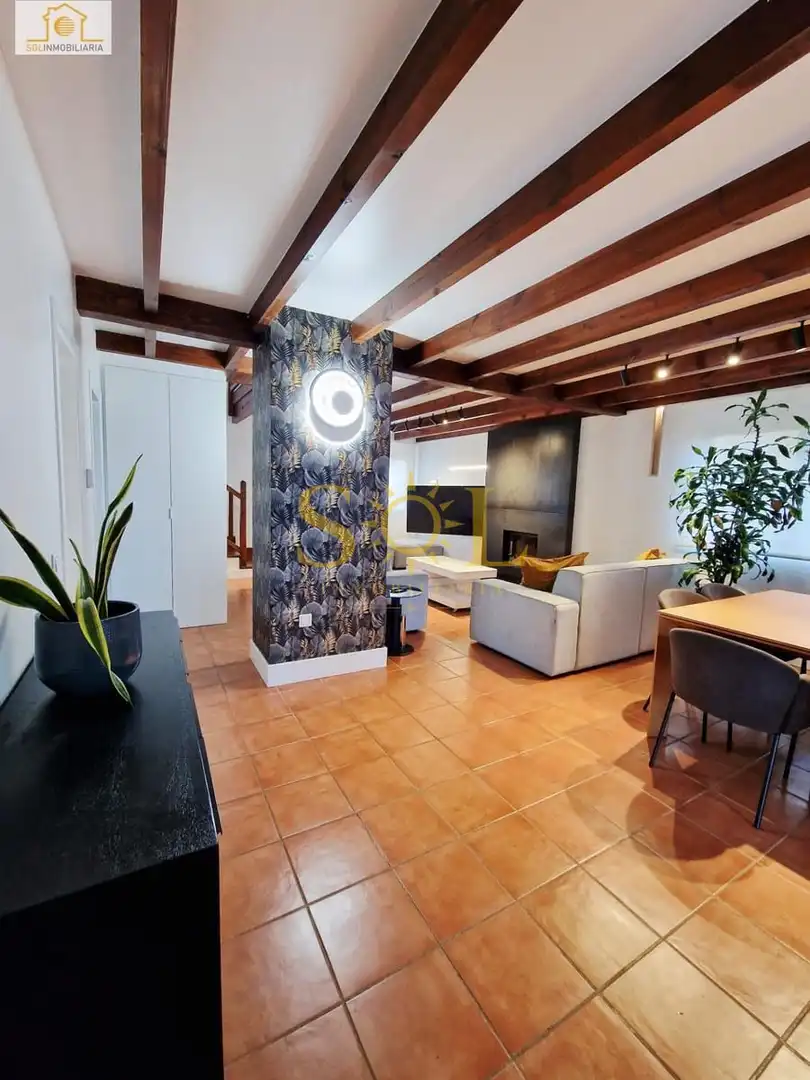 Sala de estar de Casa o chalet en venta en Villaquilambre con Calefacción, Jardín privado y Parquet