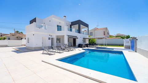 Villa independiente seminueva de lujo con parcela de 730 m2, dos plantas independientes, 4 dormitorios, piscina privada y jacuzzi, imatge 5