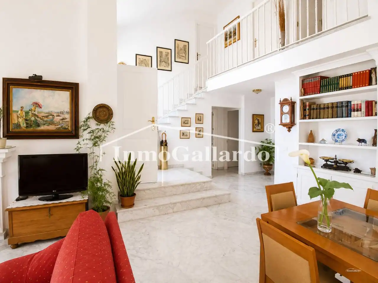 Sala d'estar de Casa adosada en venda en Málaga amb Aire condicionat, Jardí privat i Terrassa