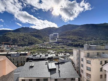Àtic amb balcó en venda a Centro