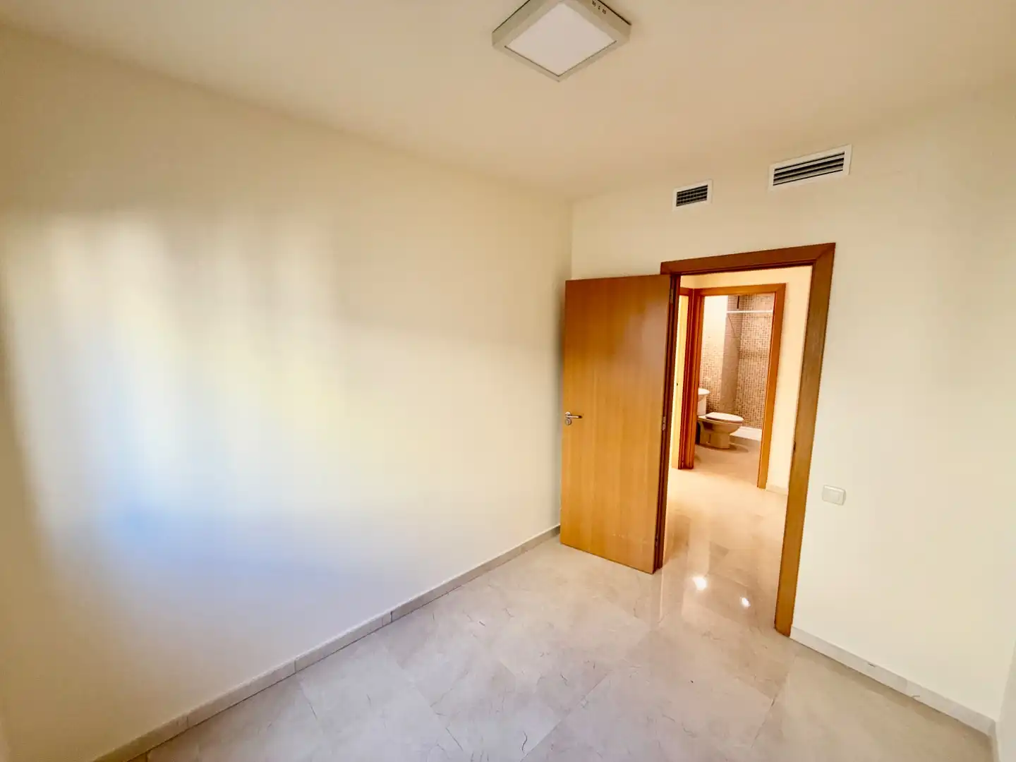 Flat for rent in  Barcelona Capital  with Air Conditioner, Terrace and Balcony
