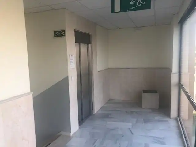 Oficina en venta en Tomares con Aire acondicionado y Calefacción