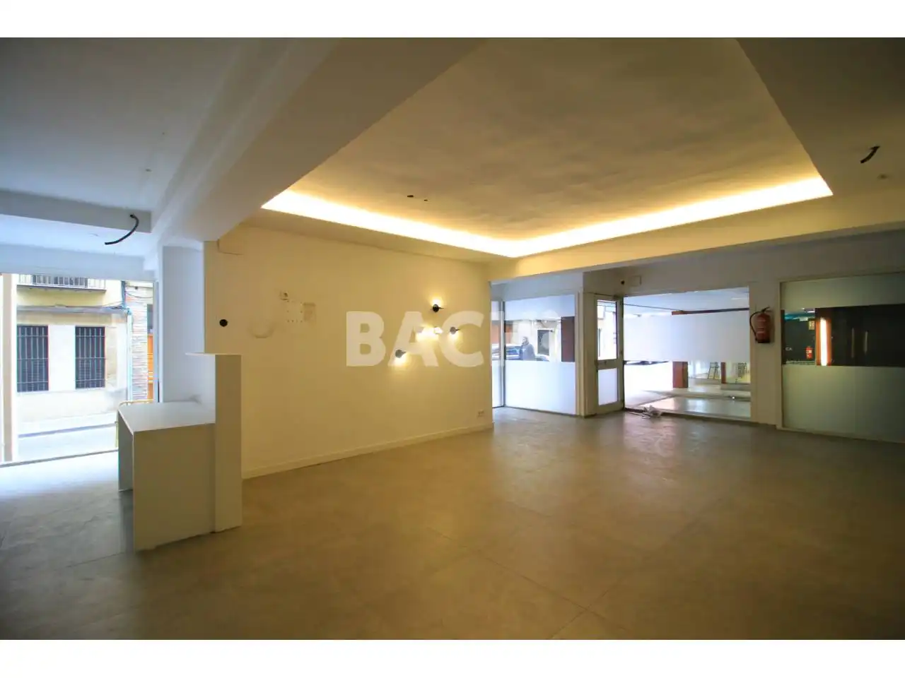 Commercial properties for rent in Calle manlleu, 50, Nord