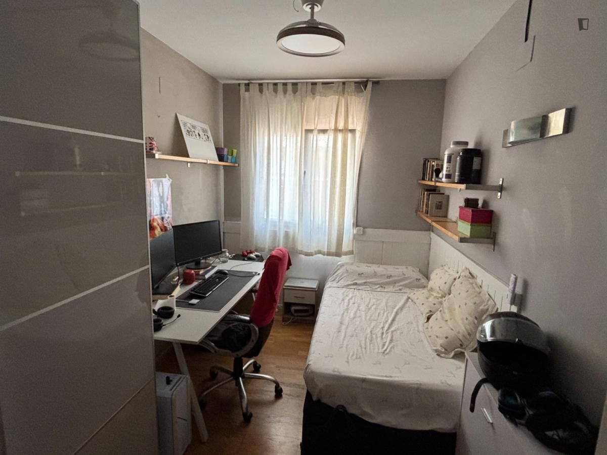 Bedroom of Apartment to share in Sant Cugat del Vallès  with Heating, Furnished and Oven
