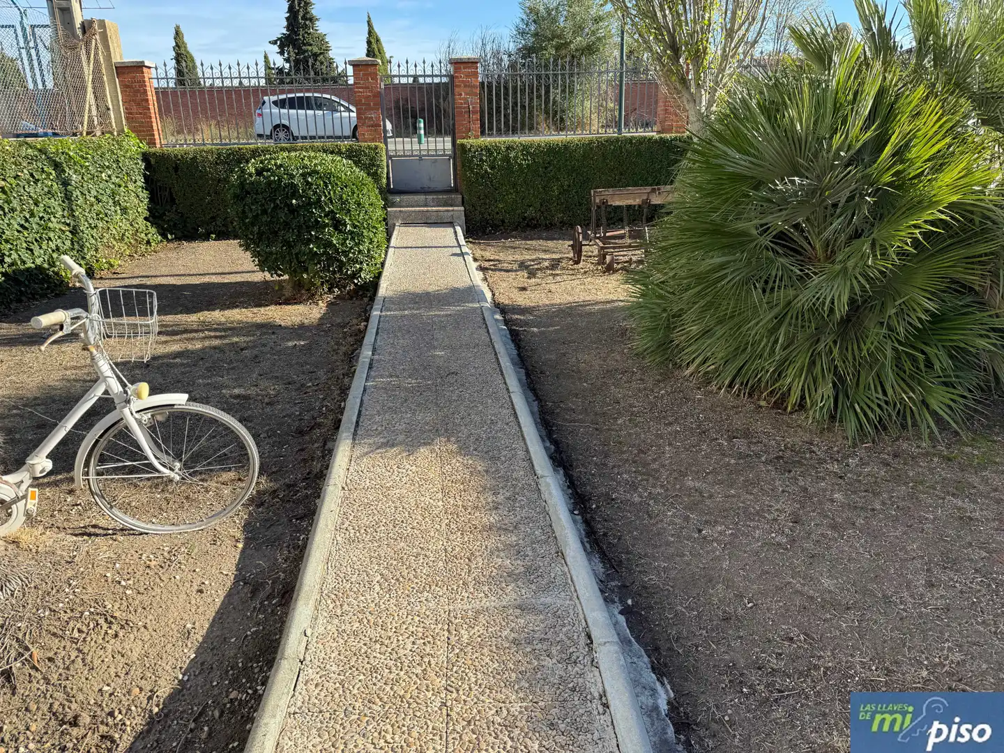 Vista exterior de Casa o chalet en venta en Valladolid con Calefacción, Jardín privado y Parquet