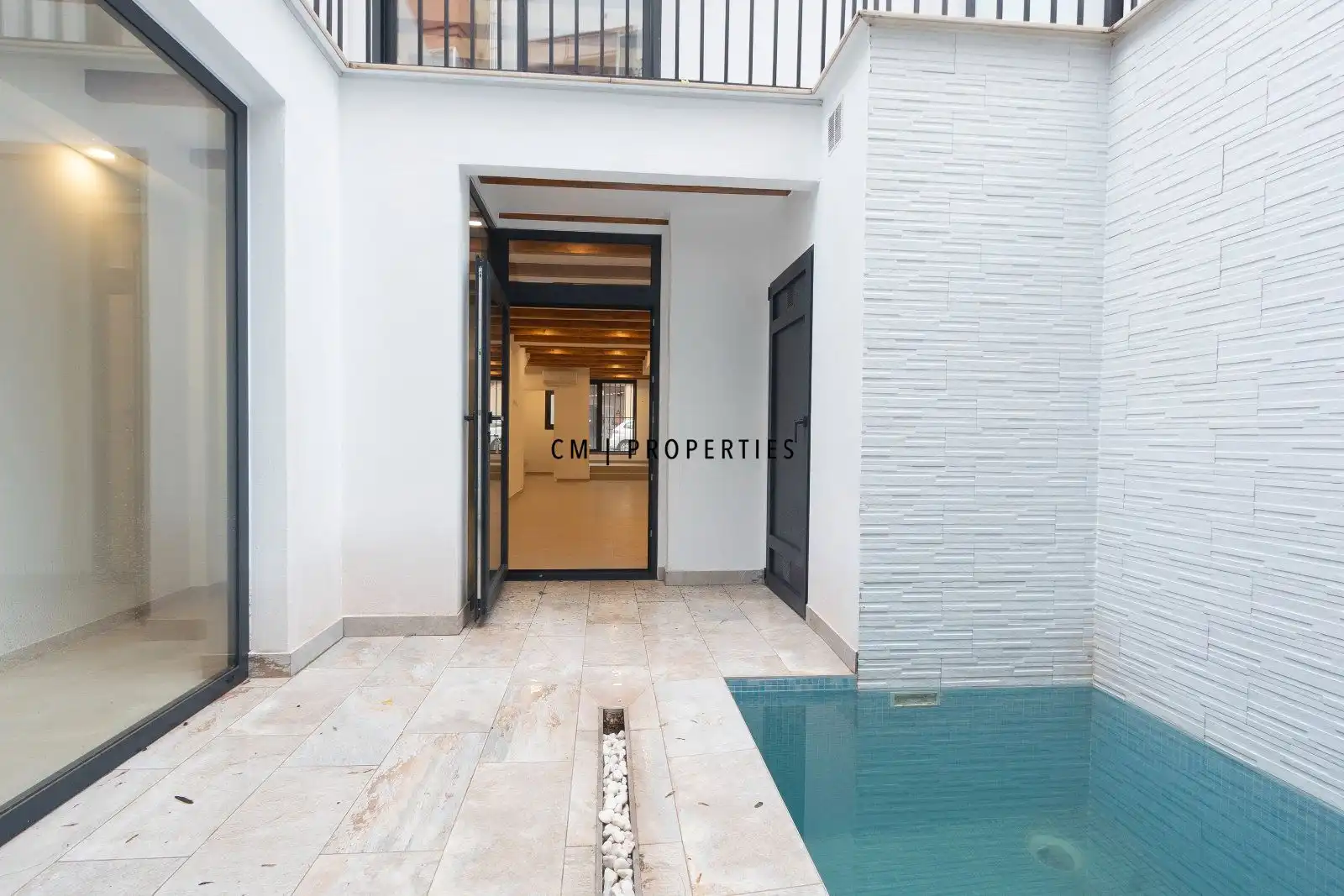 Flat for sale in Valencia  with Air Conditioner, Heating and Swimming Pool