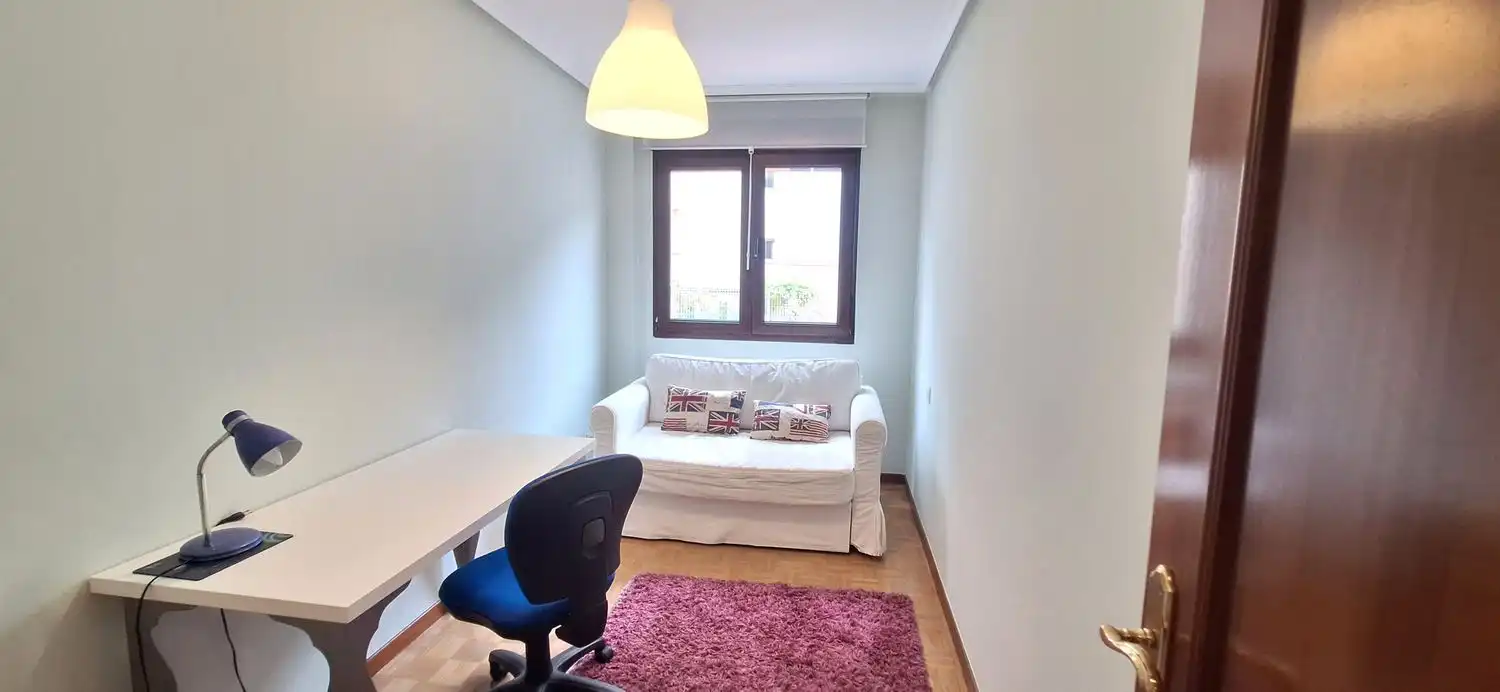 Bedroom of Flat for rent in Gijón   with Heating, Terrace and Swimming Pool
