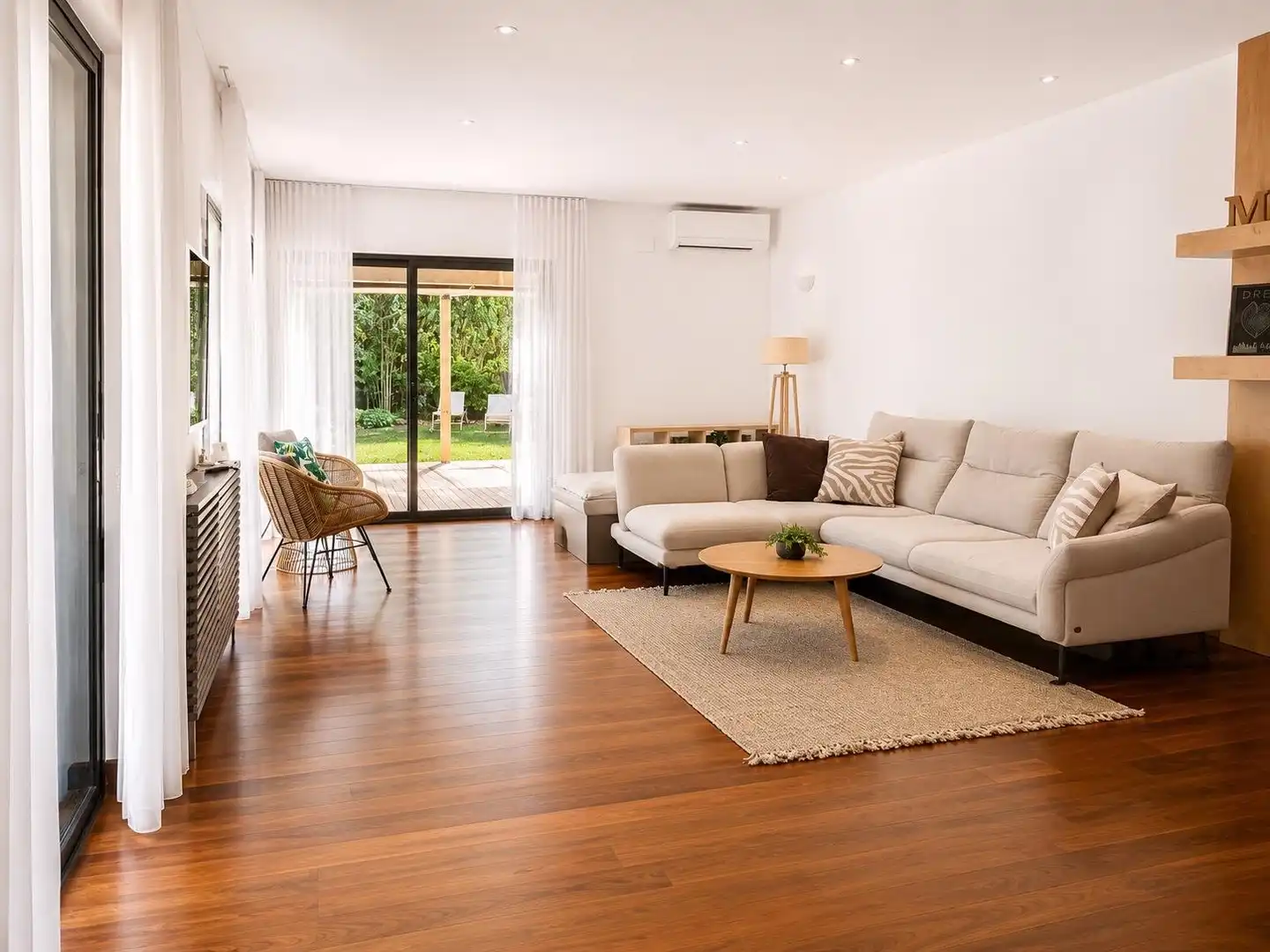 Sala de estar de Casa o chalet en venta en Gavà con Aire acondicionado, Calefacción y Jardín privado