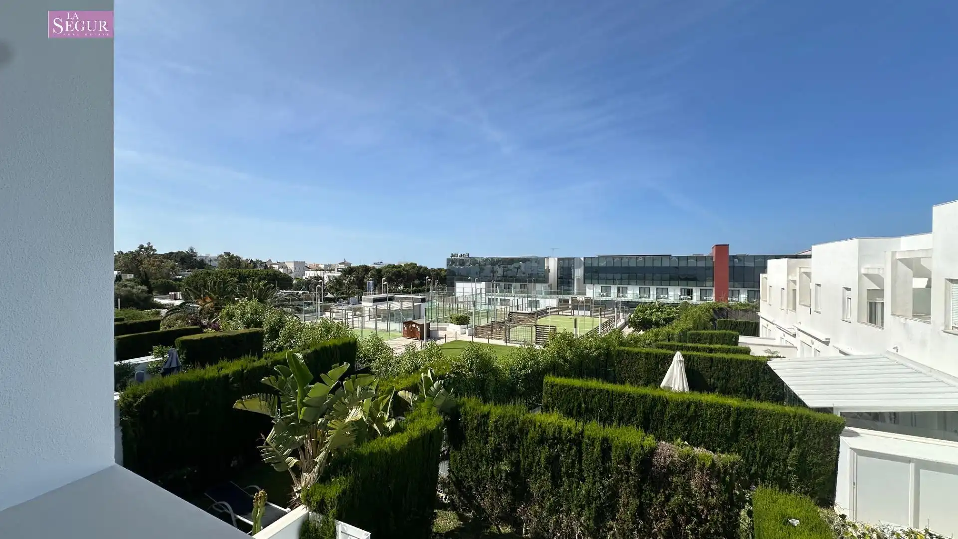 Jardí de Casa adosada de lloguer en Conil de la Frontera amb Aire condicionat, Terrassa i Moblat