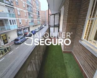 Vista exterior de Pis de lloguer en Alcalá de Henares amb Calefacció, Terrassa i Moblat
