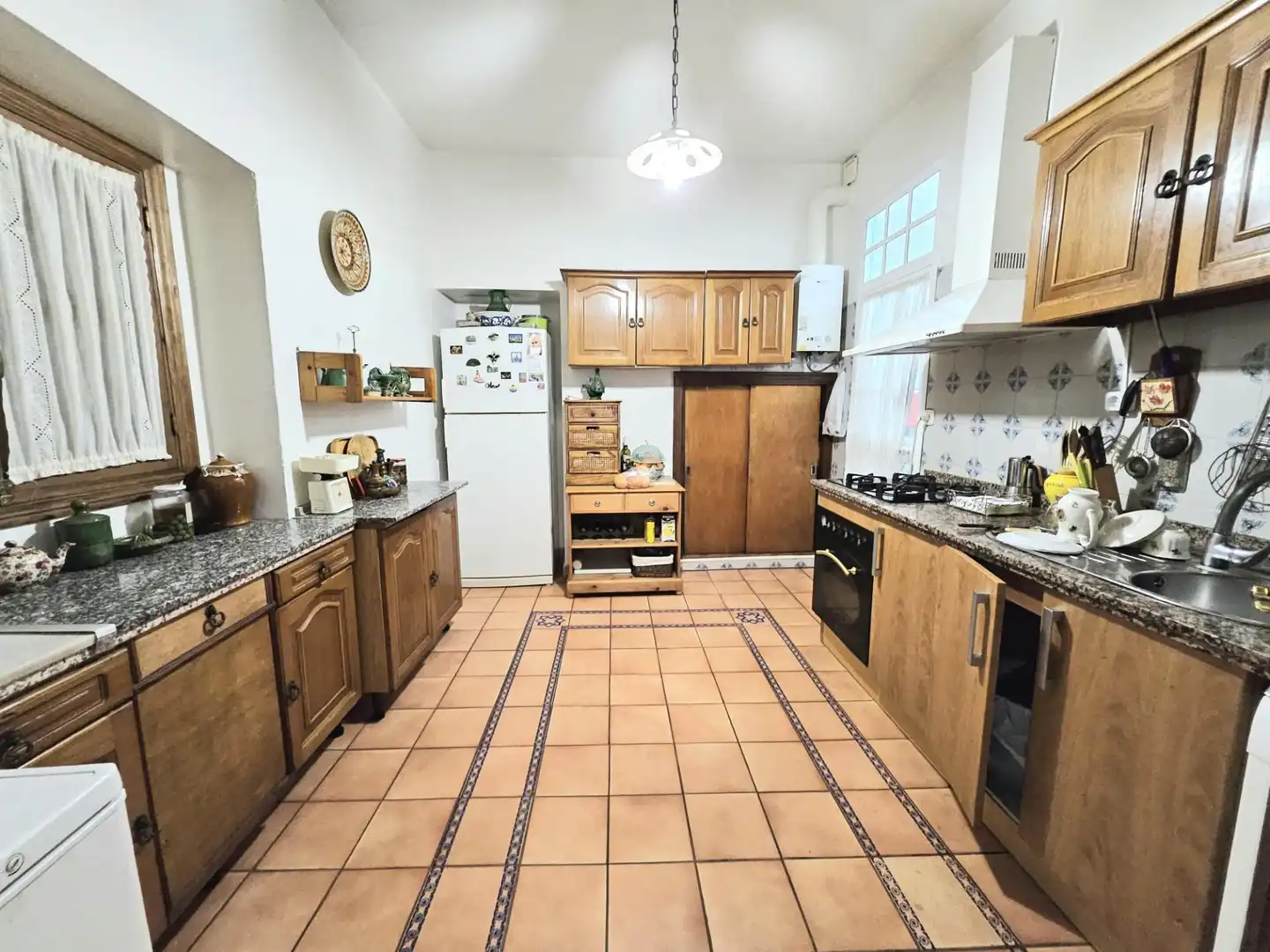 Cocina de Casa o chalet en venta en Sevilla con Aire acondicionado, Calefacción y Terraza