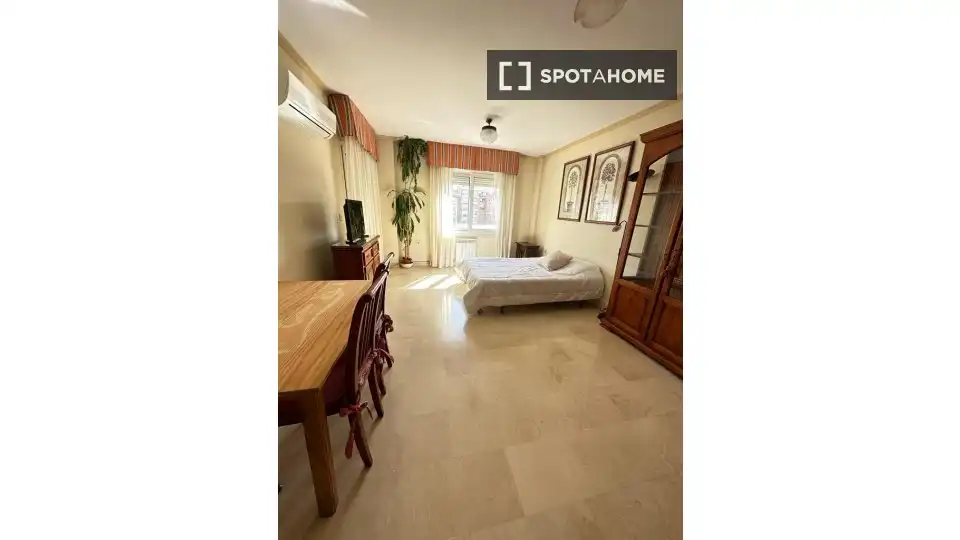 Room in Barrio de Zaidín