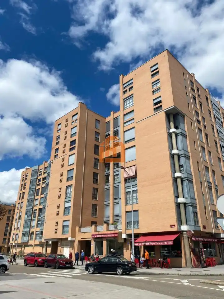 Exterior view of Flat for rent in León Capital   with Heating, Parquet flooring and Terrace