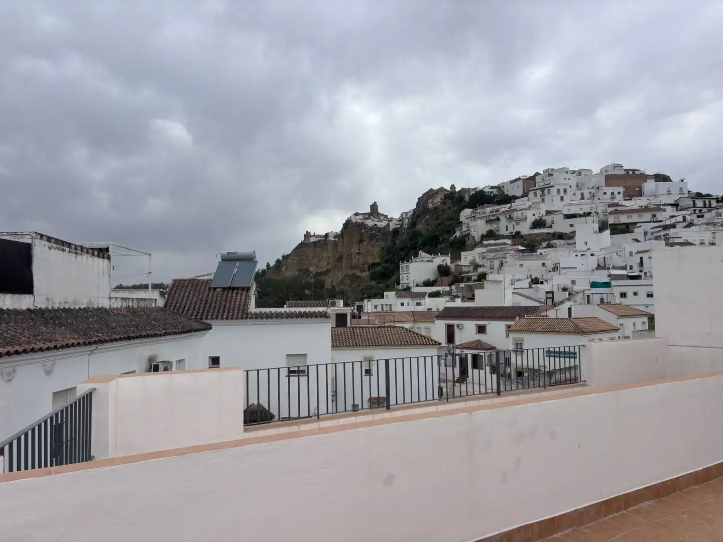 Vista exterior de Pis en venda en Arcos de la Frontera amb Aire condicionat i Terrassa