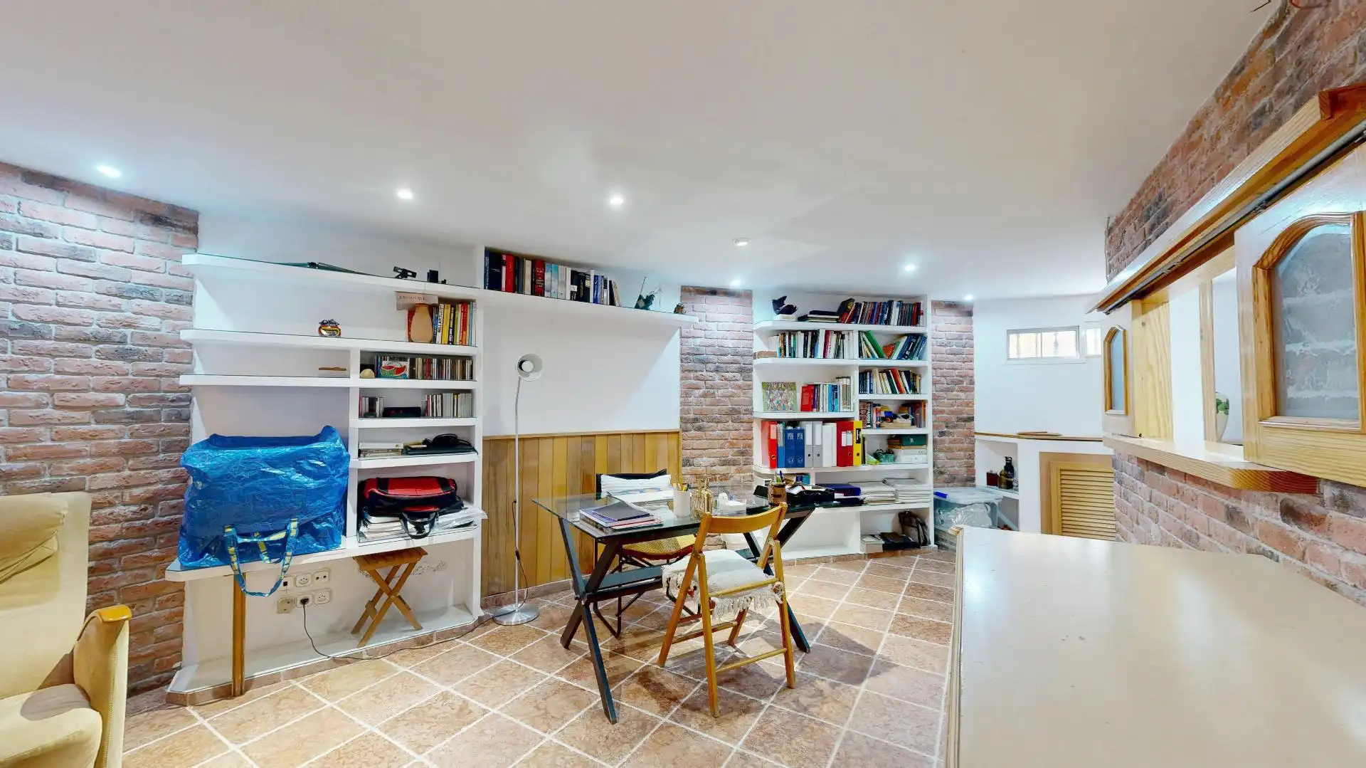 Houses for sale in Montserrat  with Terrace, Storage room and Swimming Pool
