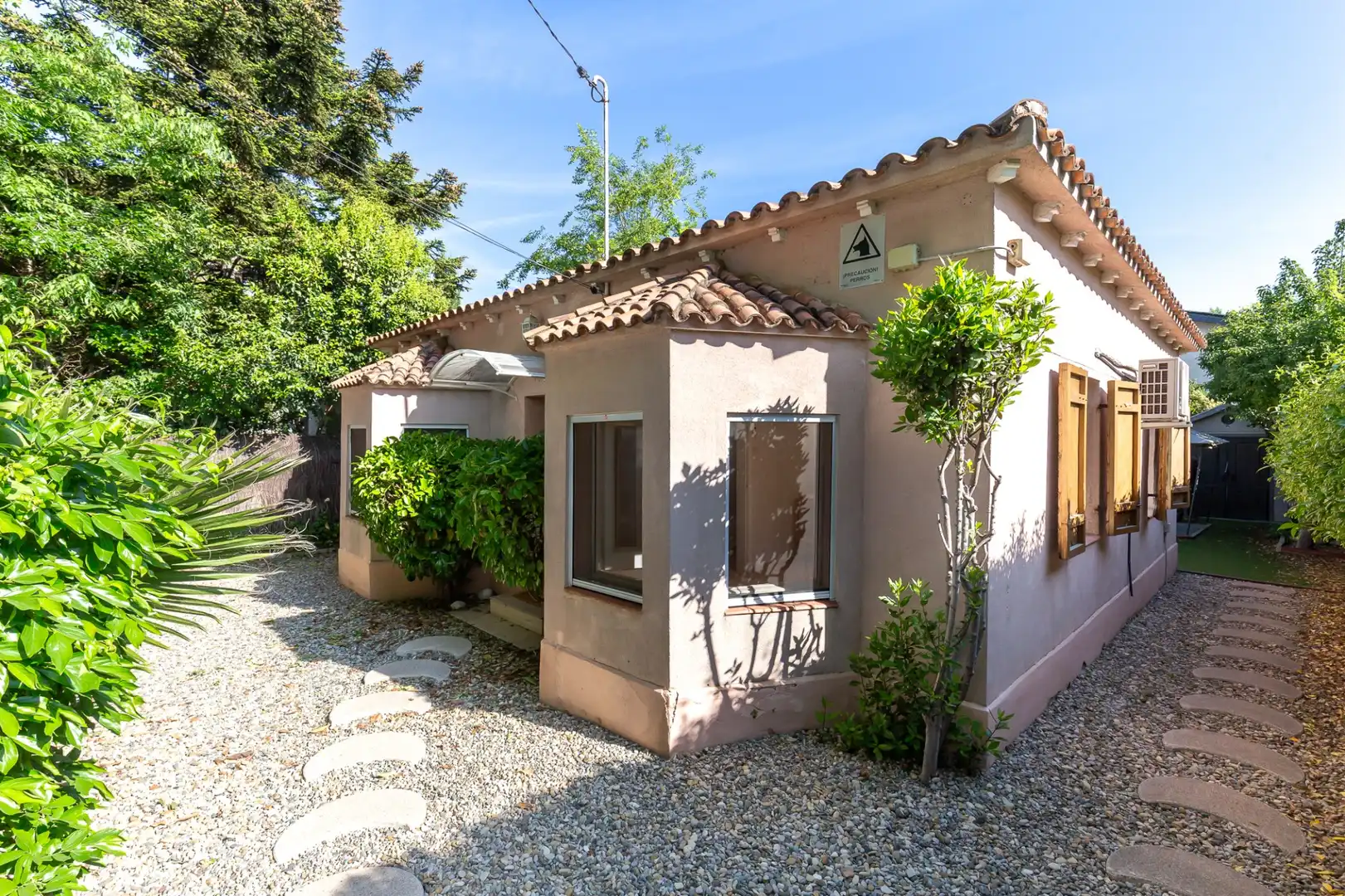 Exterior view of Houses for sale in Sant Cugat del Vallès  with Air Conditioner, Heating and Terrace