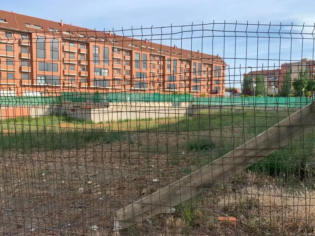Residential land for sale in Calle Miguel Delibes, imagen 8