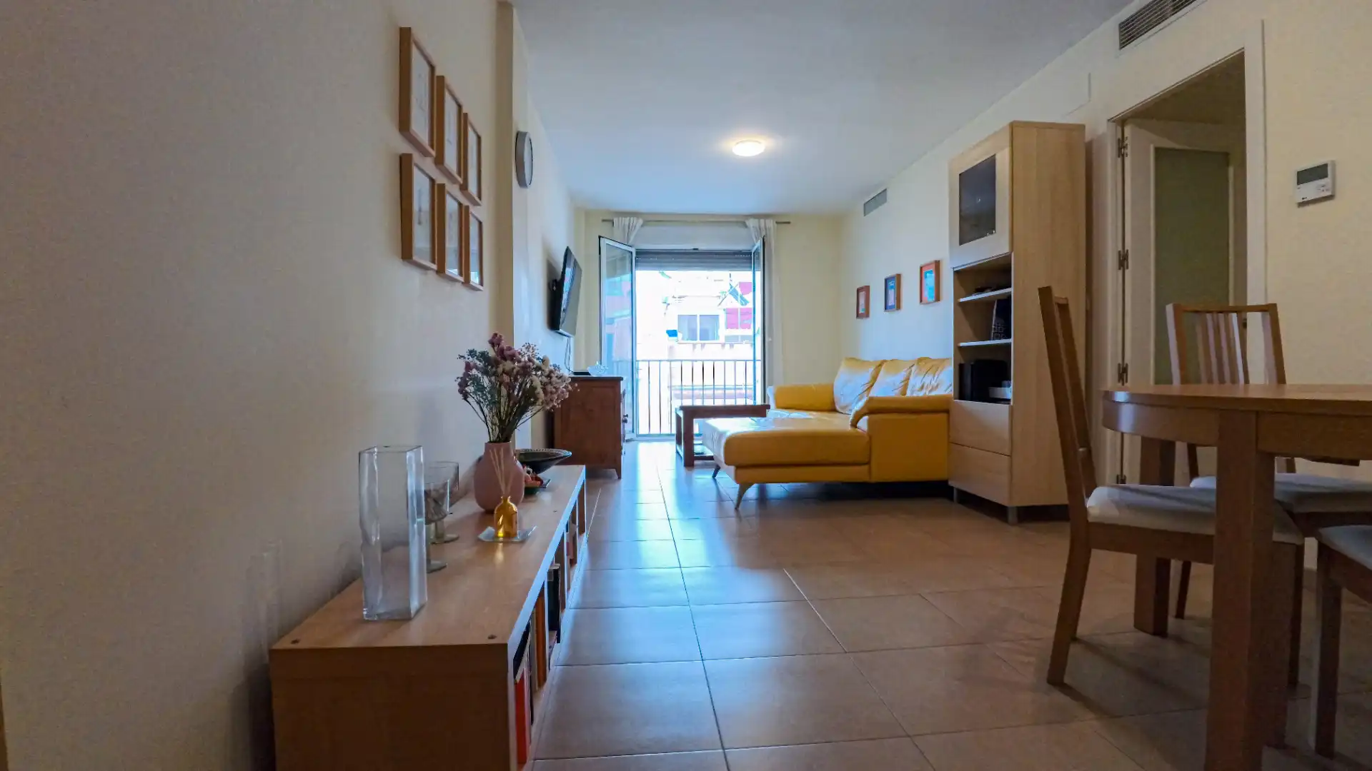Living room of Flat for sale in Sevilla  with Air Conditioner and Balcony