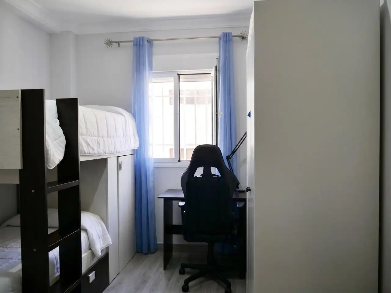 Bedroom of Flat for sale in La Rinconada  with Air Conditioner, Parquet flooring and Terrace