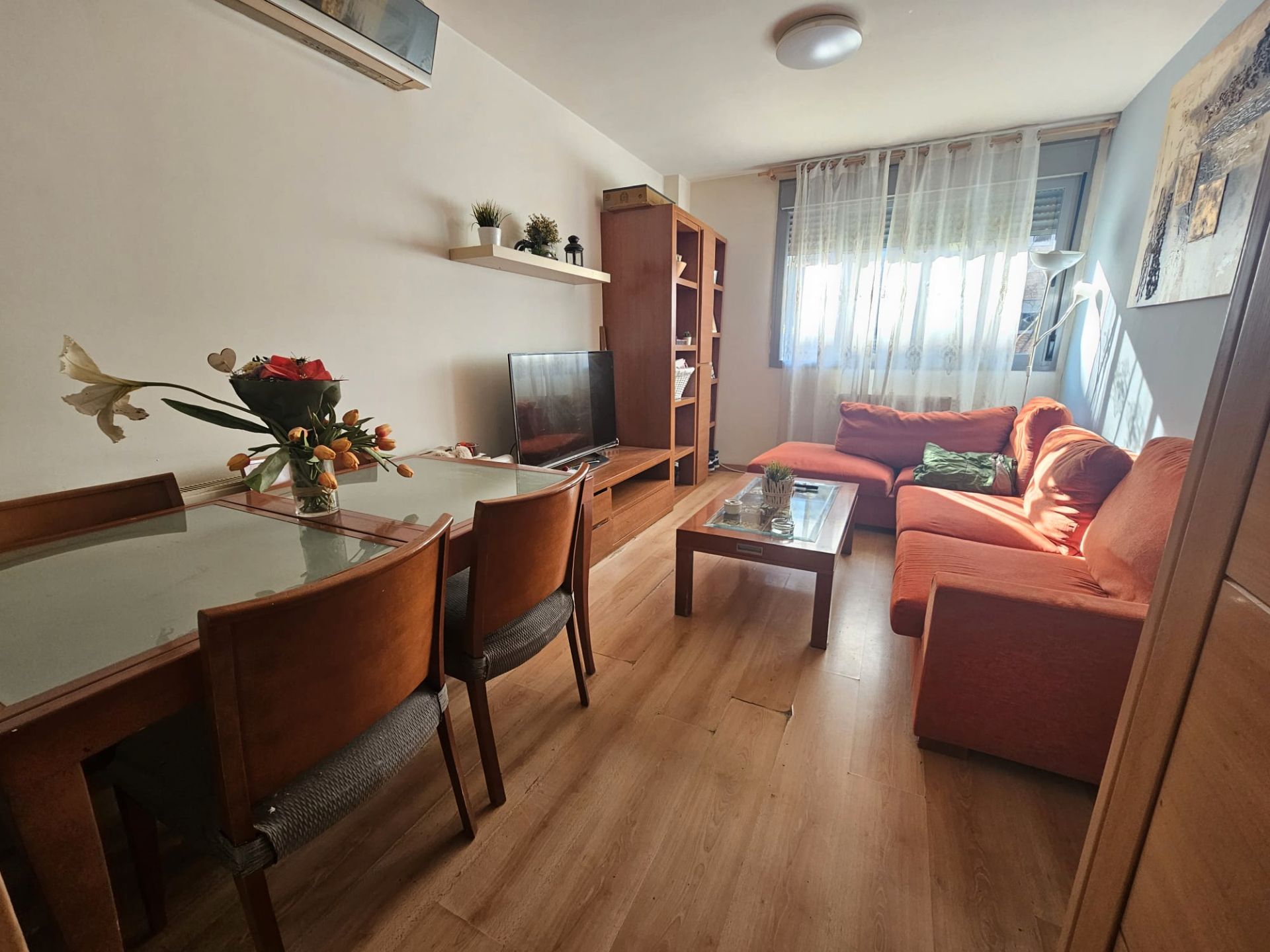 Living room of Flat for sale in Alcobendas  with Air Conditioner, Heating and Storage room