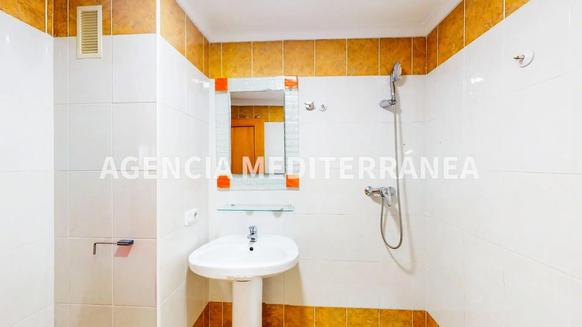 Baño de Piso en venta en Valencia con Aire acondicionado, Trastero y Balcón