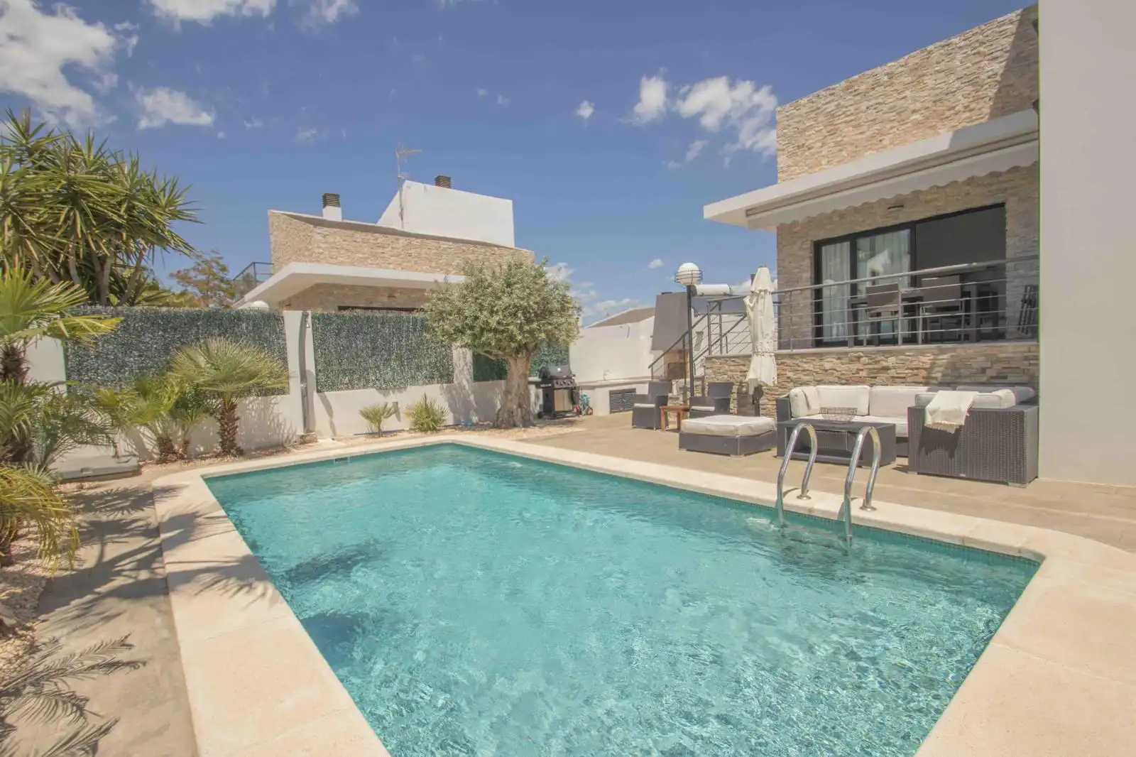 Villa mit Pool zum Verkauf in Casco urbano