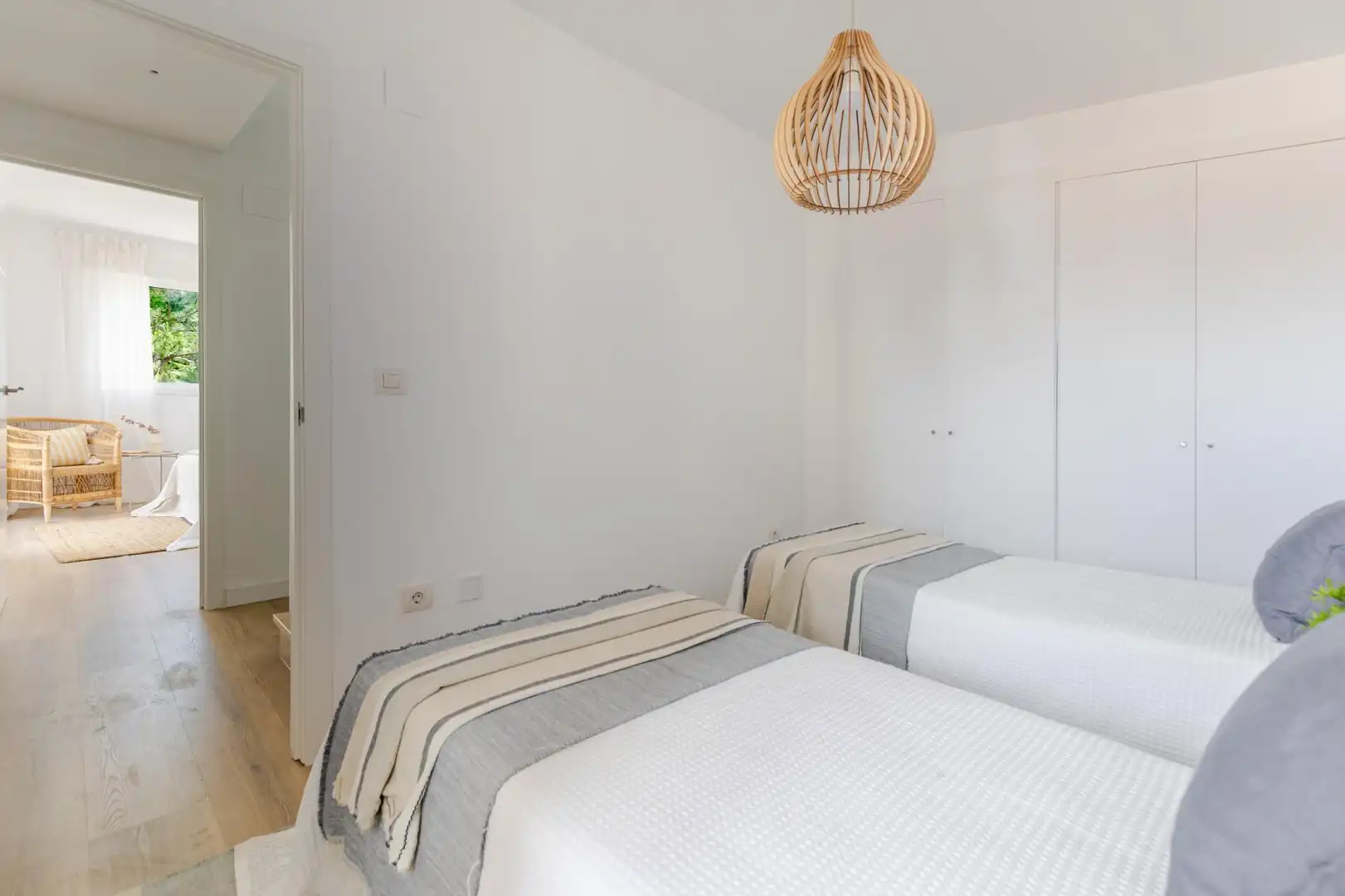 Schlafzimmer von Einfamilien-Reihenhaus zum Verkauf in Gilet mit Terrasse, Abstellraum und Balkon