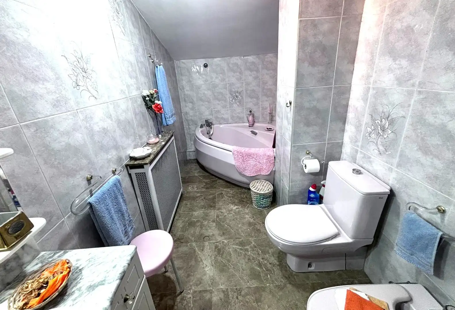 Badezimmer von Maisonette zum Verkauf in L'Hospitalet de Llobregat mit Klimaanlage, Heizung und Balkon
