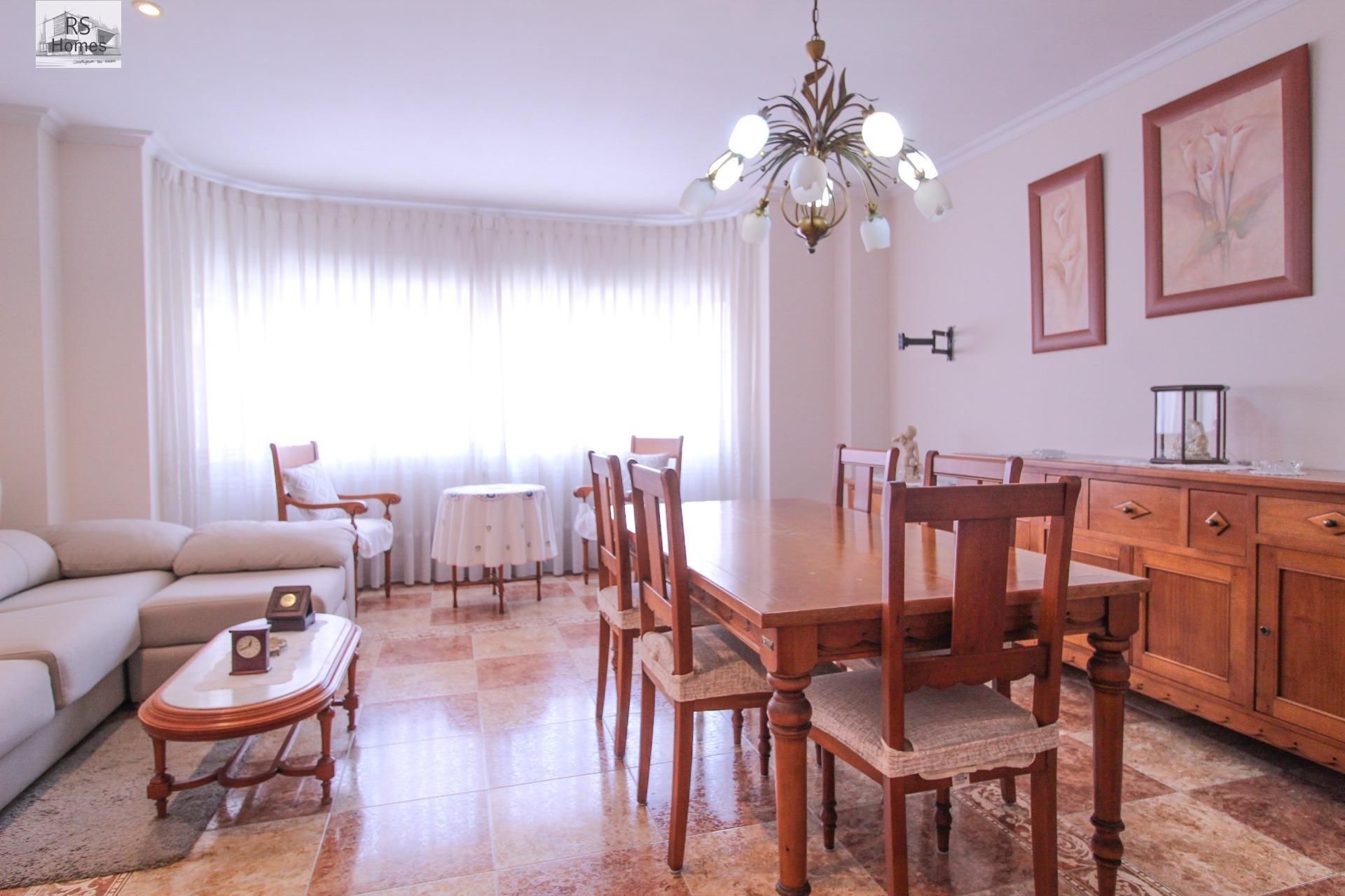 Comedor de Casa o chalet en venta en La Pobla de Vallbona con Aire acondicionado, Jardín privado y Terraza