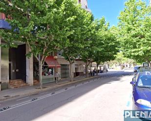 Vista exterior de Pis de lloguer en  Huesca Capital amb Terrassa